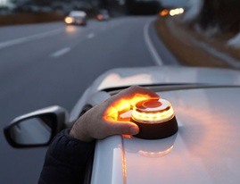 FOTO NEWS BALIZA Baliza luminosa V16, obligatoria a partir de 2026.